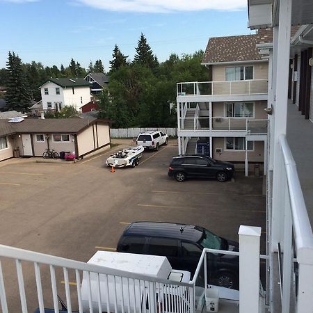 Raccoon Lodge Motel Sylvan Lake Bagian luar foto