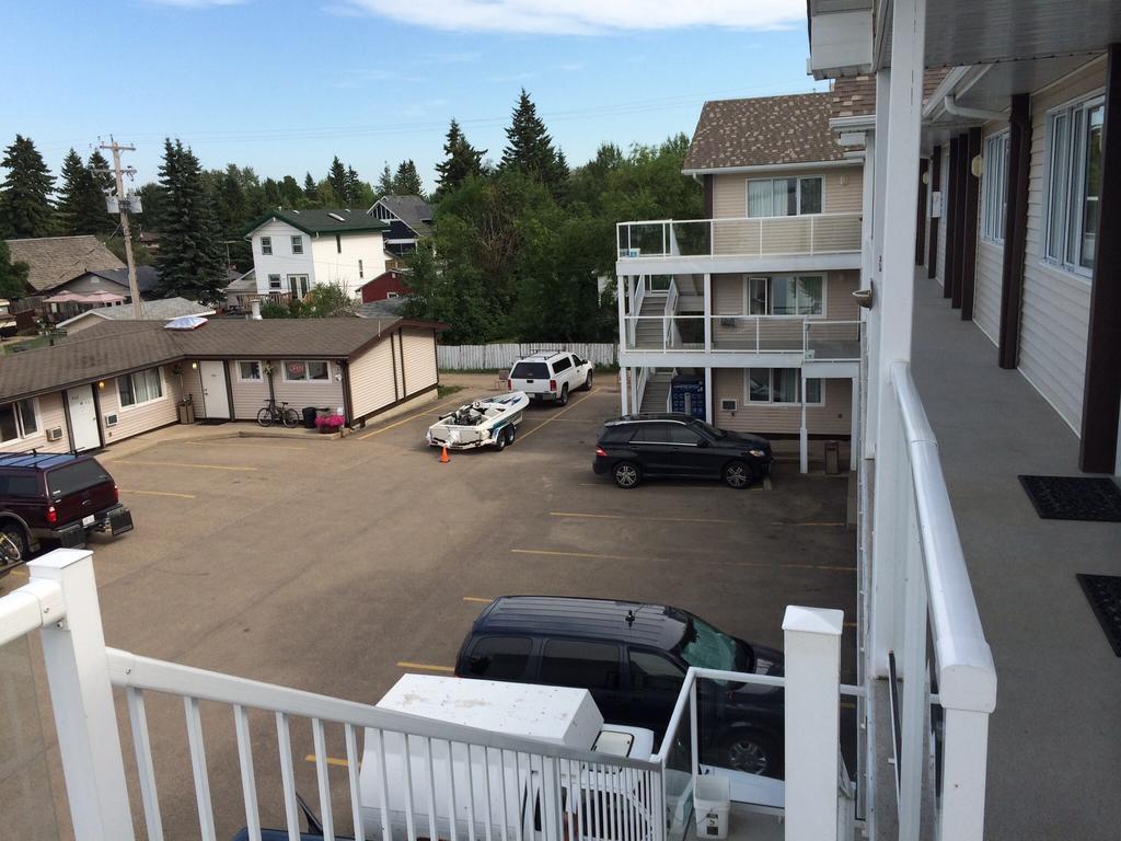 Raccoon Lodge Motel Sylvan Lake Bagian luar foto