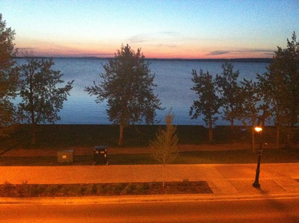 Raccoon Lodge Motel Sylvan Lake Bagian luar foto