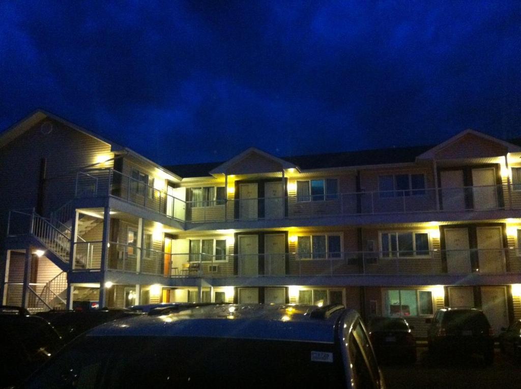 Raccoon Lodge Motel Sylvan Lake Bagian luar foto