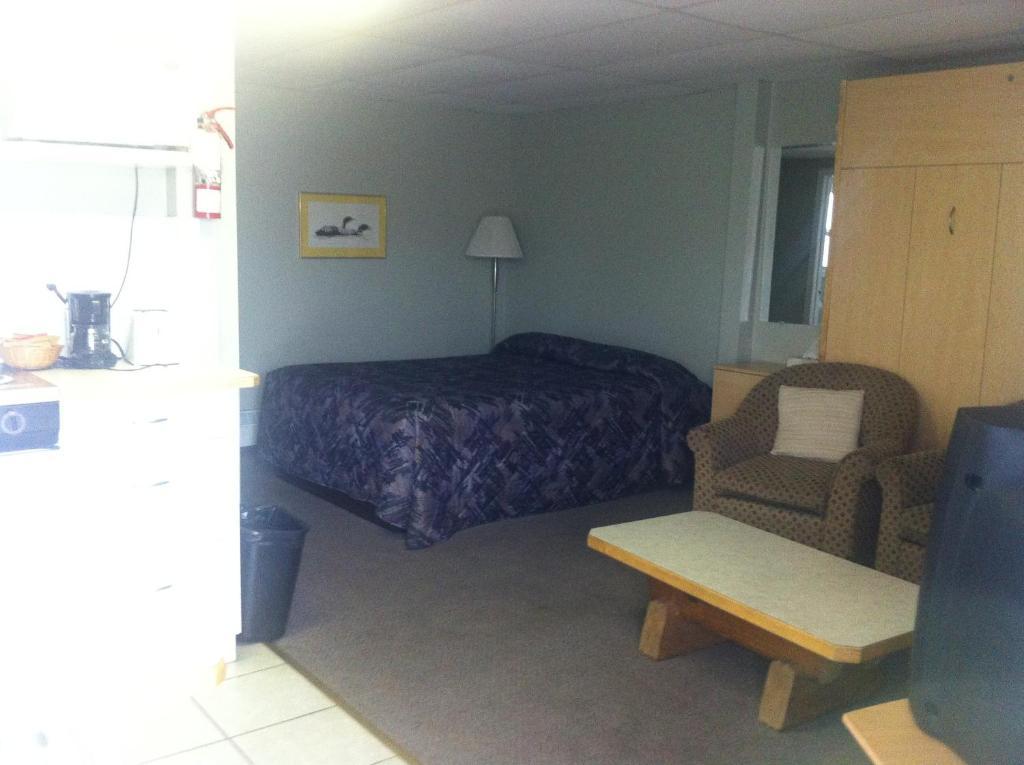Raccoon Lodge Motel Sylvan Lake Ruang foto