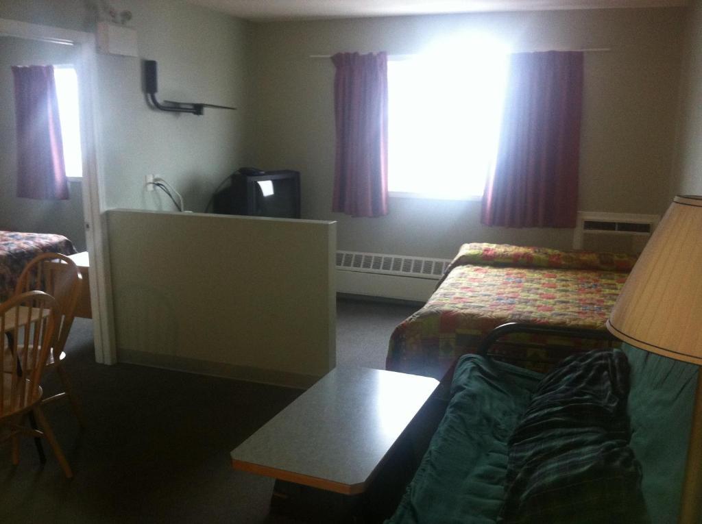 Raccoon Lodge Motel Sylvan Lake Ruang foto