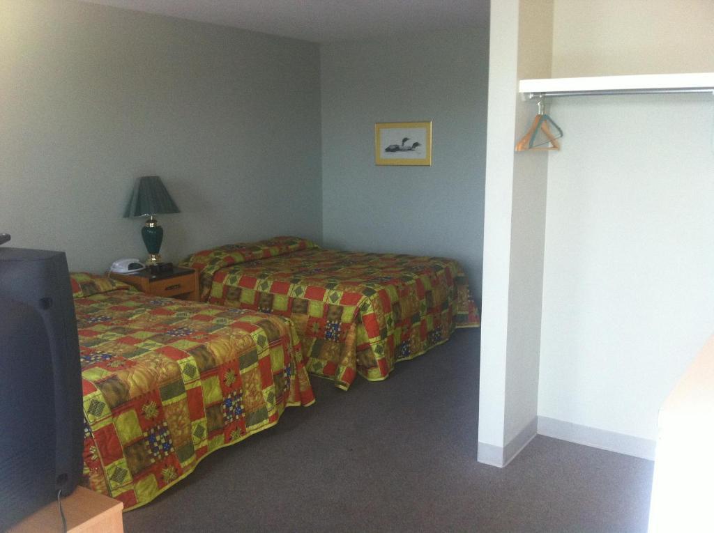 Raccoon Lodge Motel Sylvan Lake Ruang foto