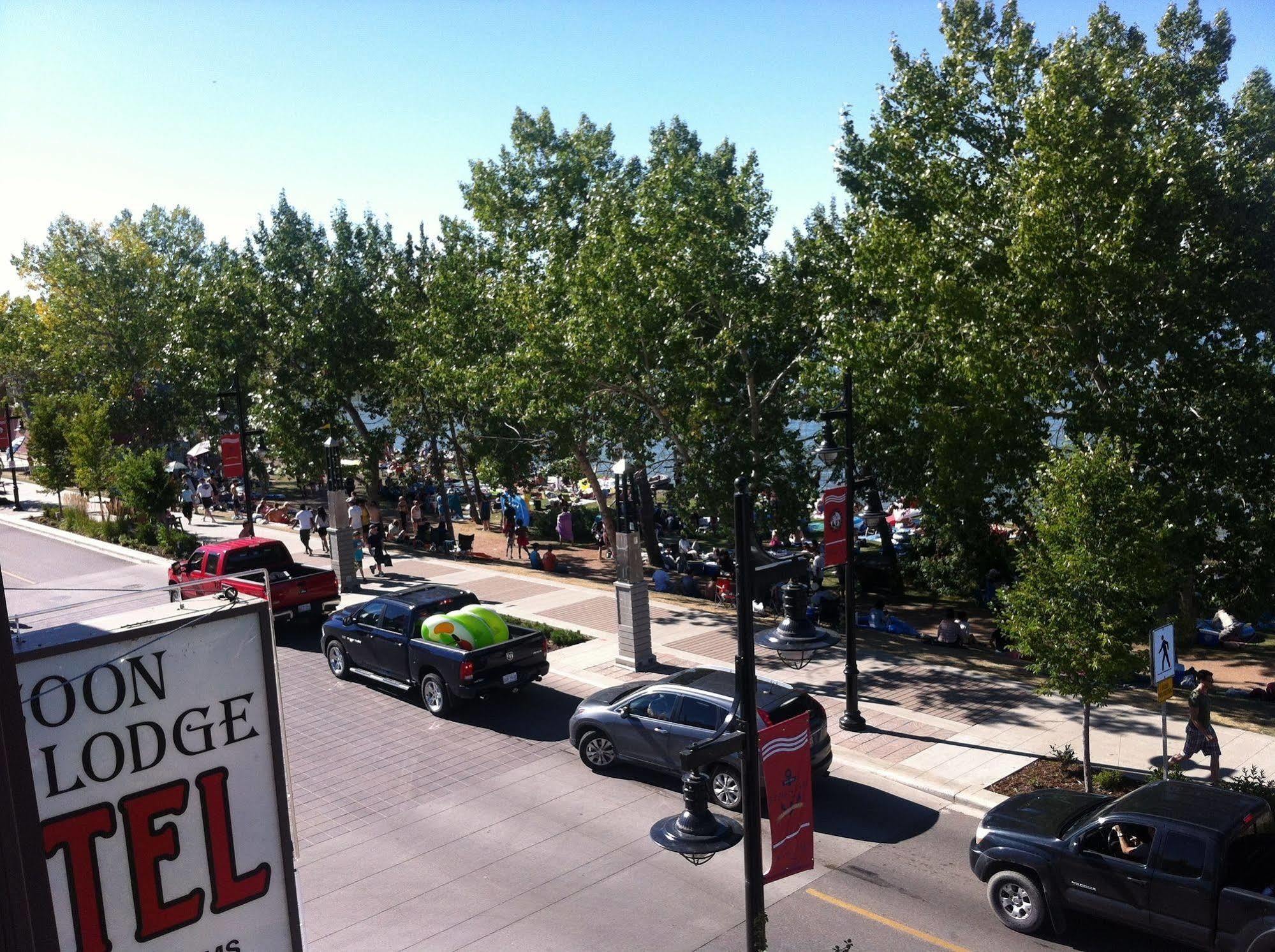 Raccoon Lodge Motel Sylvan Lake Bagian luar foto