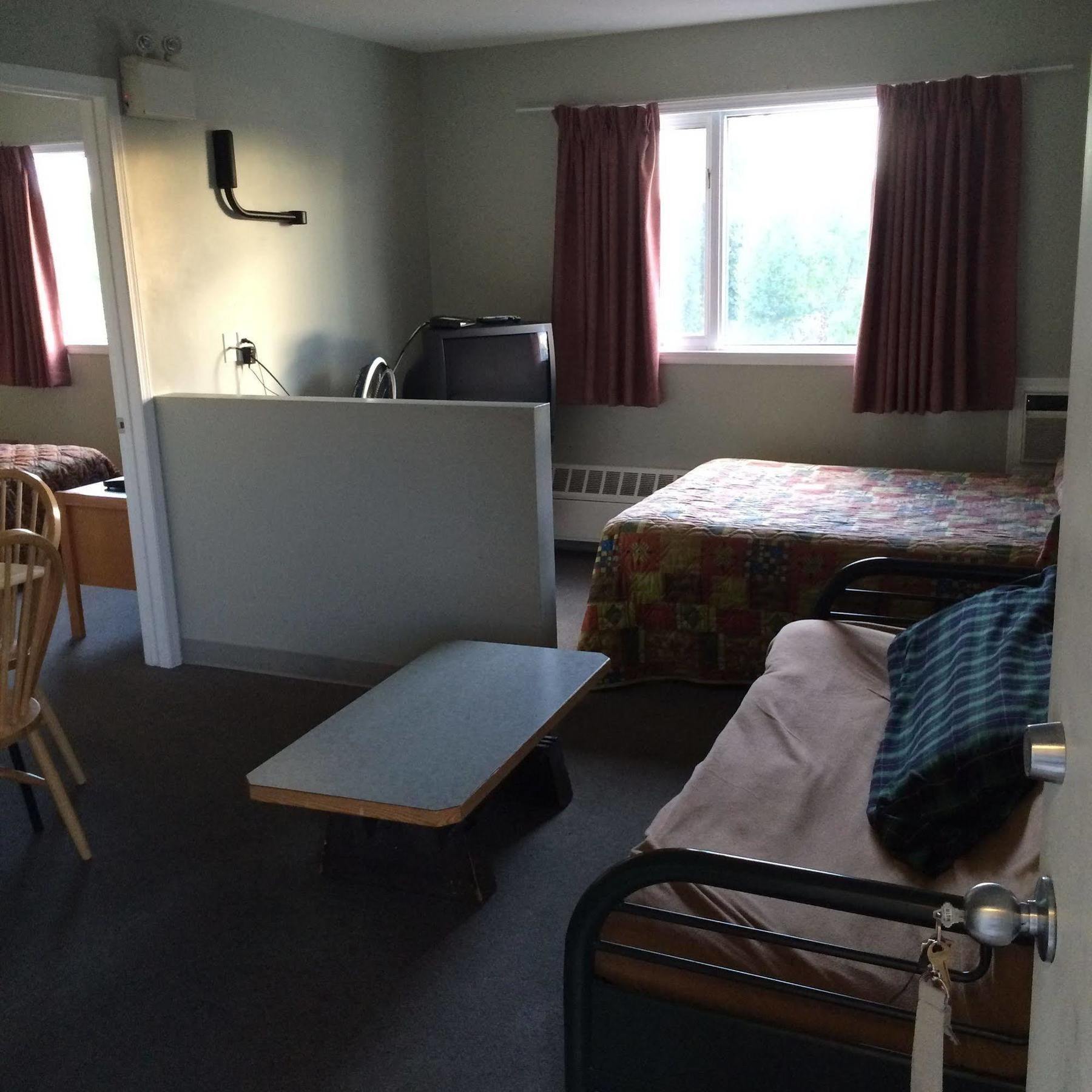 Raccoon Lodge Motel Sylvan Lake Bagian luar foto
