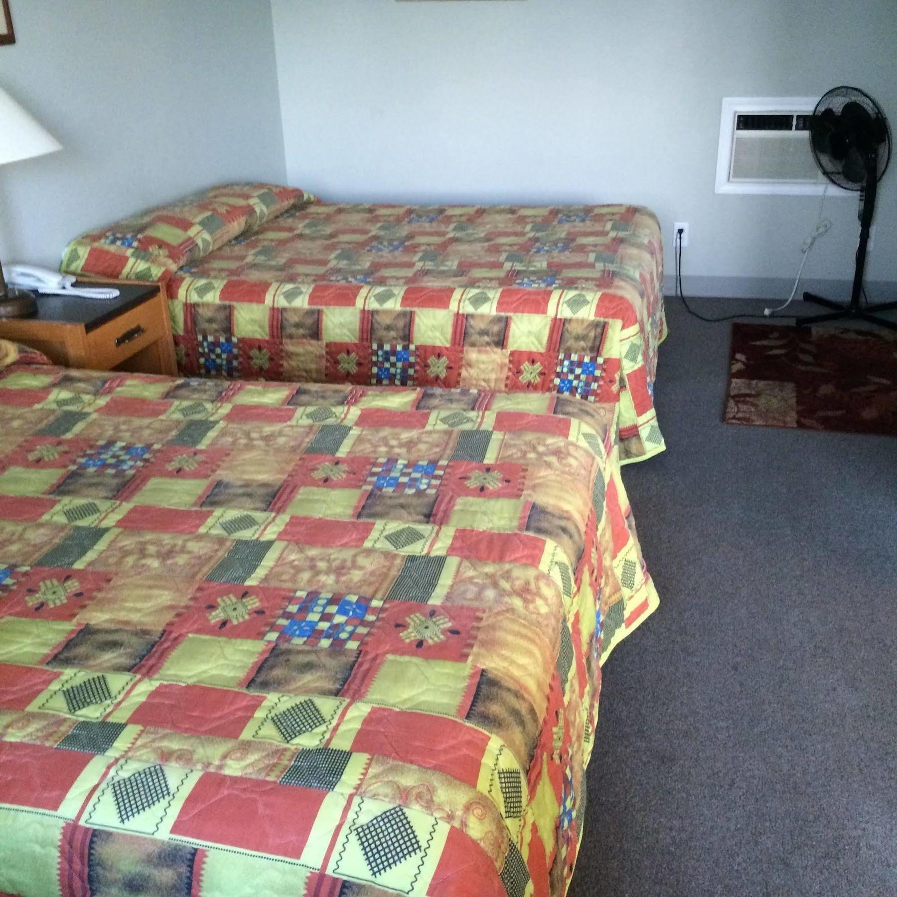 Raccoon Lodge Motel Sylvan Lake Bagian luar foto