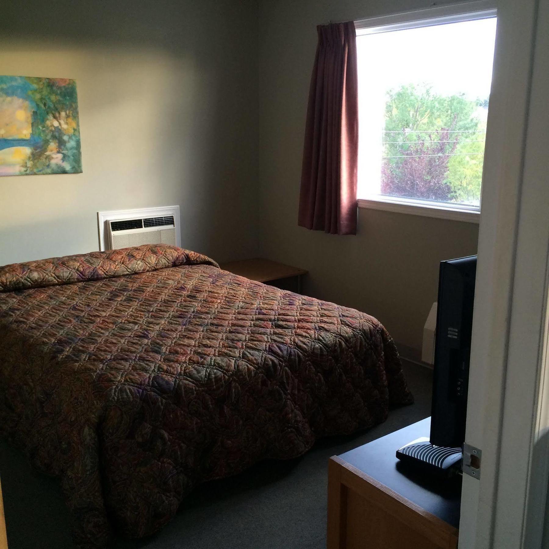 Raccoon Lodge Motel Sylvan Lake Bagian luar foto