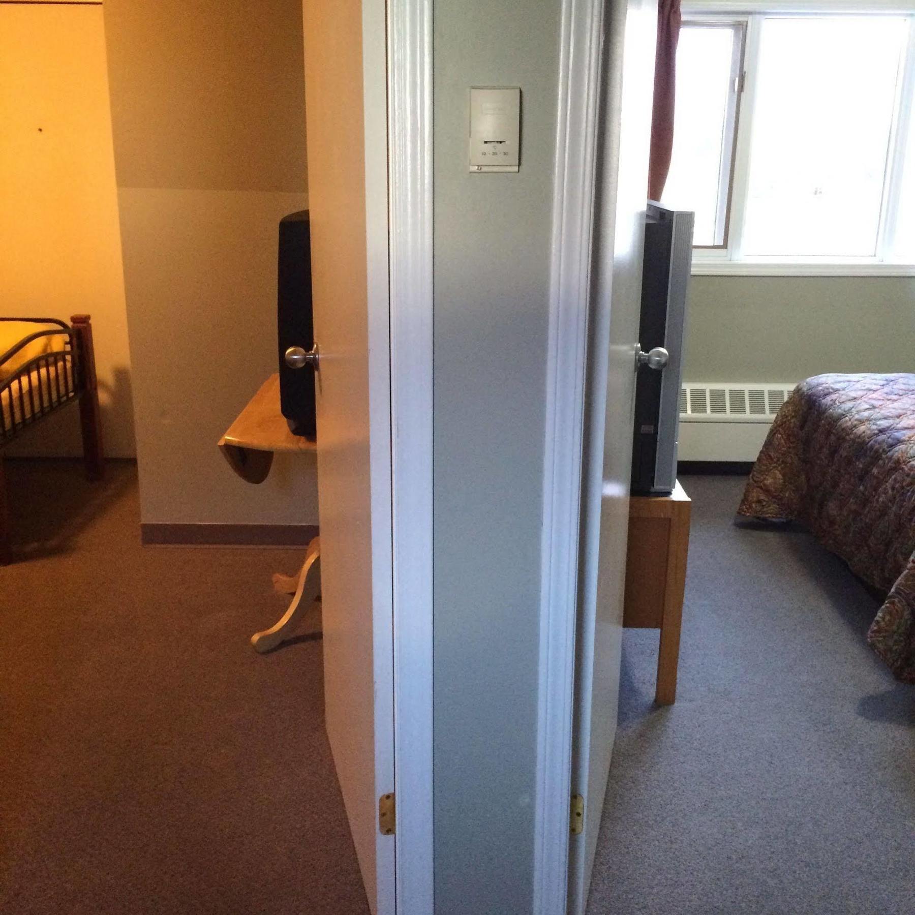 Raccoon Lodge Motel Sylvan Lake Bagian luar foto