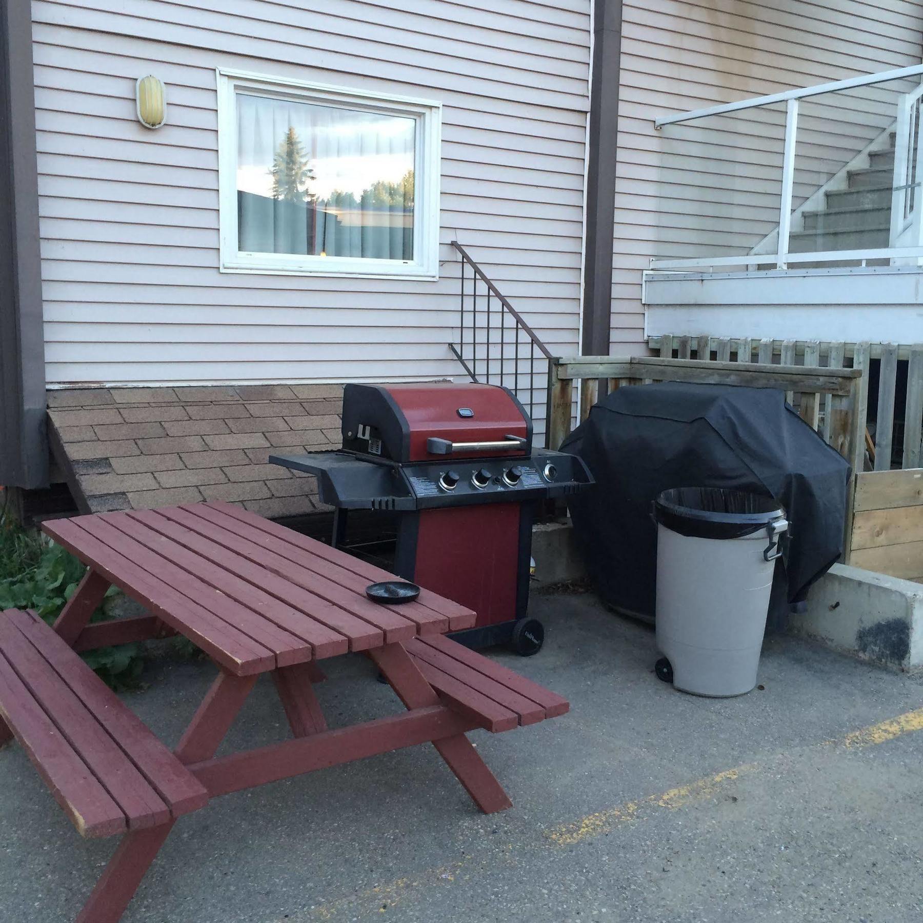 Raccoon Lodge Motel Sylvan Lake Bagian luar foto